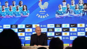 Football. Cinq nouveaux chez les Bleus, Mbappé sur l'aile gauche... Revivez la première liste de Zinédine Zidane