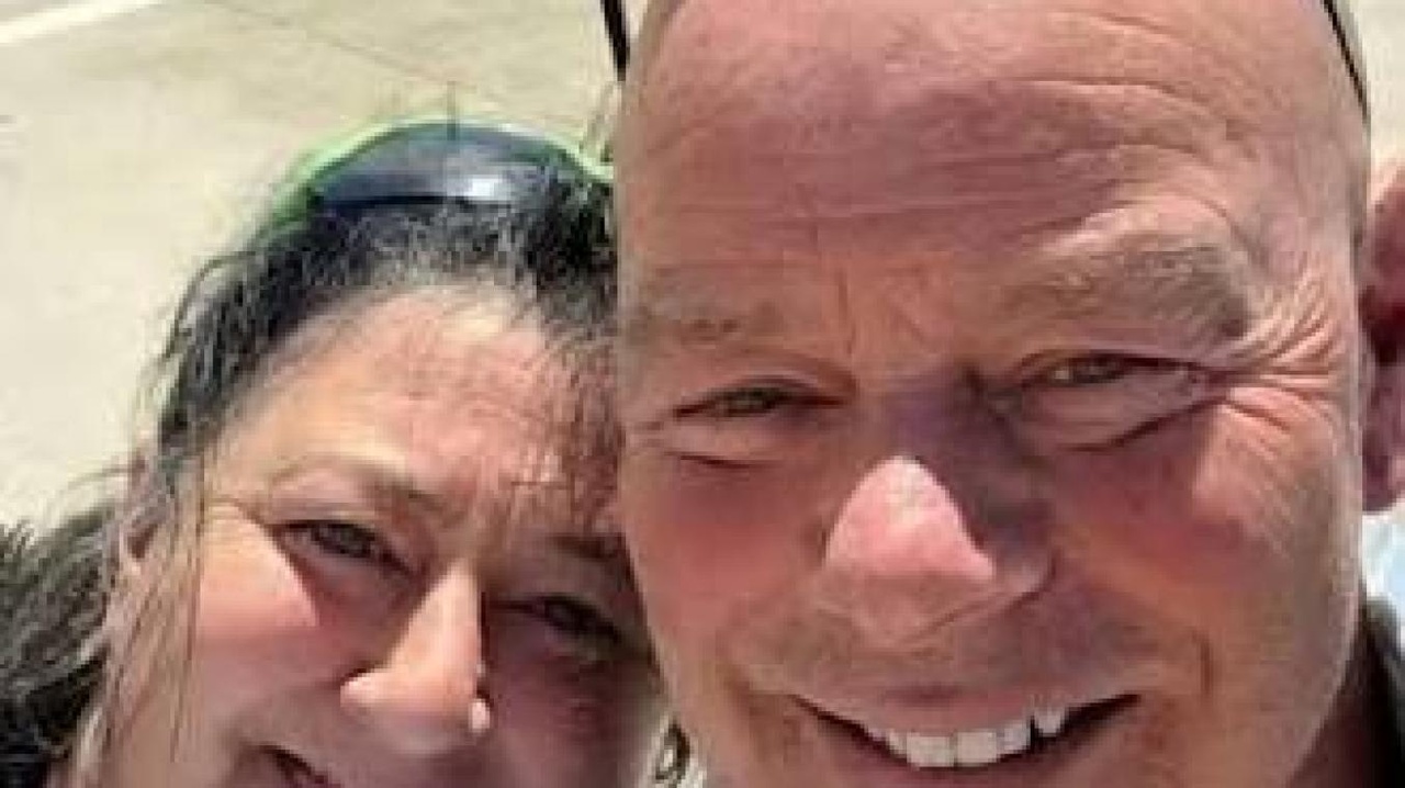 Julie, 55 ans, décède après s’être effondrée dans sa salle de bain, les secours au centre des critiques : « ses jambes commencent à avoir une couleur étrange »