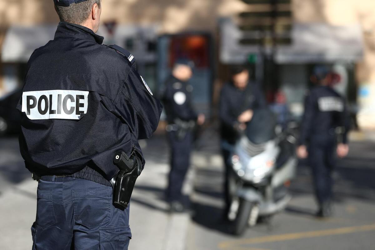 Il est contrôlé à scooter pour une simple infraction : ce boucher de Fréjus livrait de la drogue… et près de 4 kg ont été découverts chez lui