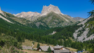 Là-haut sur la frontière. « Nous sommes devenus un peu Français » : la double appartenance des Italiens de la Vallée étroite