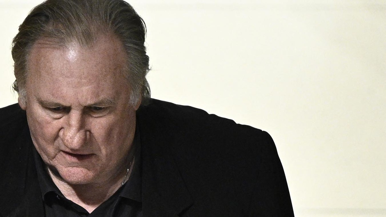 Accusé de viols par Charlotte Arnould, Gérard Depardieu tente encore d’éviter un procès : voici quand il sera fixé