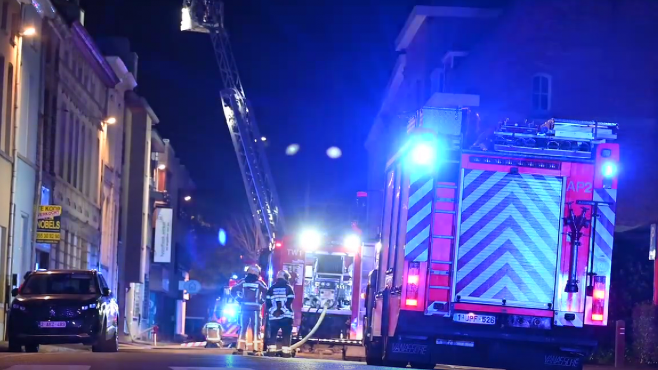 Scène inquiétante près d’une gare belge : un incendie se déclare dans la nuit, le parquet ouvre une enquête !