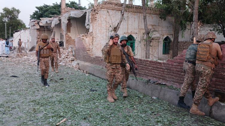 Pakistan: au moins 31 morts dans l'attaque d'un quartier général de police