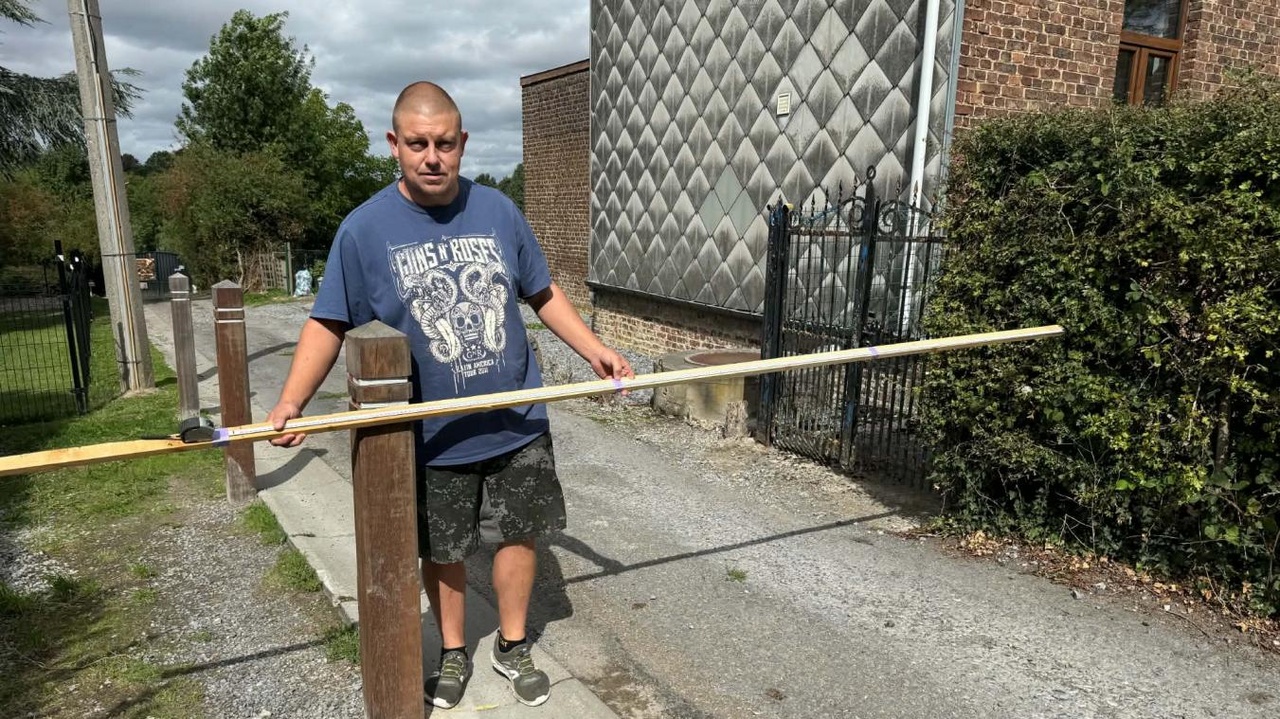 « Ce qui m’inquiète le plus, c’est que les pompiers ne savent même plus passer » : les nouveaux poteaux de la rue du Bosquet, à Saint-Georges, exaspèrent les riverains