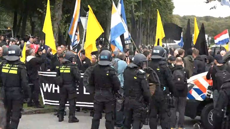 Une manifestation d'extrême droite dégénère à La Haye