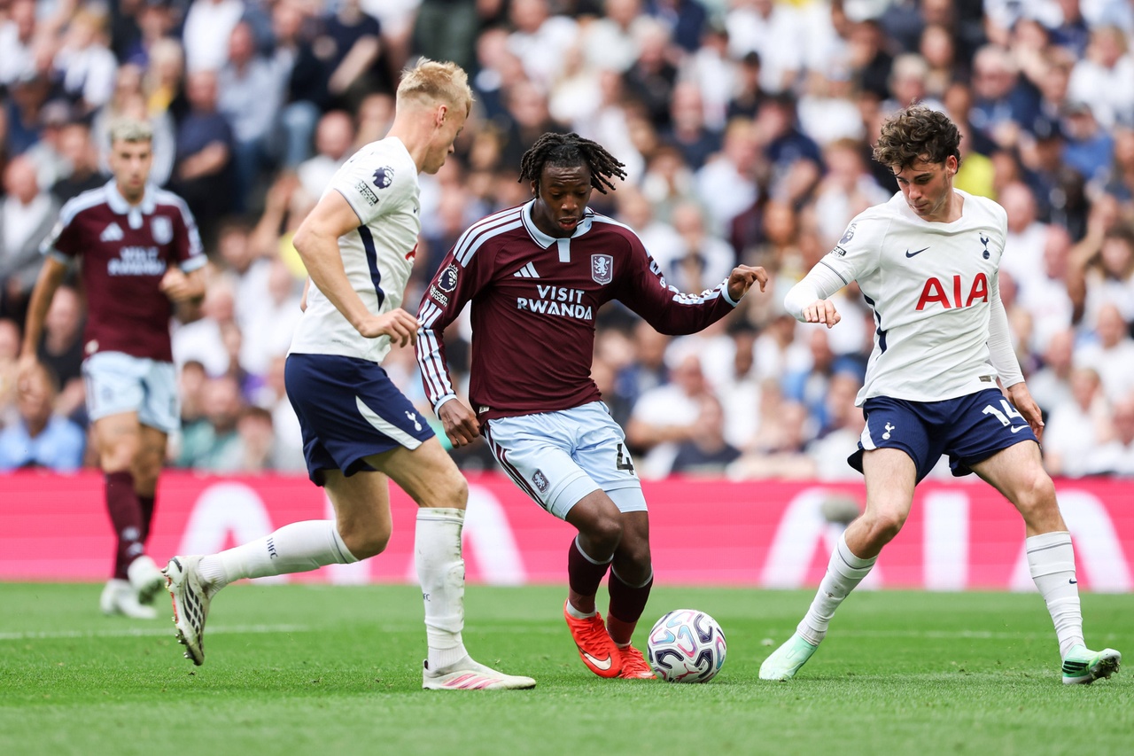 Aston Villa enfonce Tottenham: Le Romand Johan Manzambi est déjà décisif en Premier league