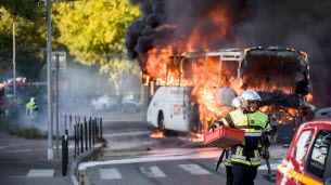 Rugby. Aix-en-Provence : un bus explose aux abords du stade, l'incendie décale la reprise de France-Australie