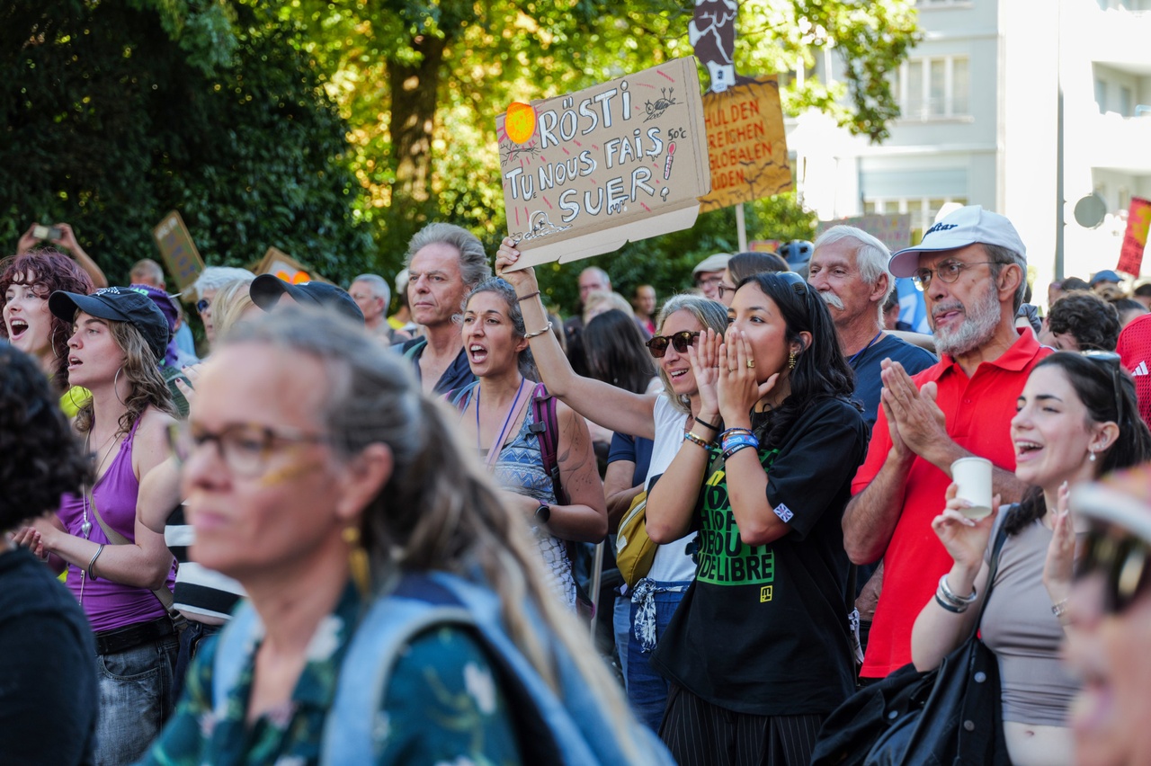 Manifestation pour le climat: «Pas d’étés à 50 degrés!» rassemble plus de 3000 personnes à Genève