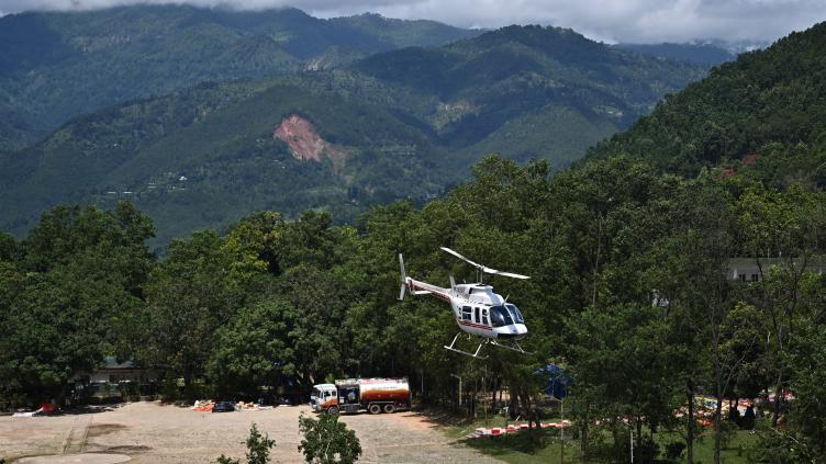 Crue dans l'Himalaya : les secours népalais recherchent toujours des rescapés dans les tunnels