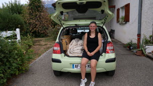 Isère. « Chacun peut se lancer » : elle voyage en Twingo aménagée et partage ses conseils sur les réseaux