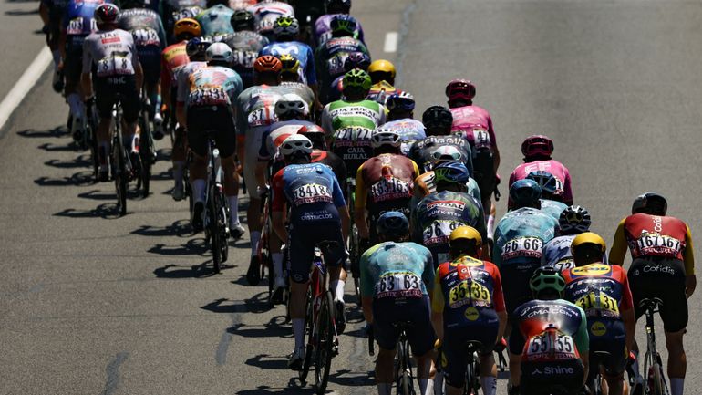 Direct vidéo - Vuelta 2026, 14e étape : une quarantaine de coureurs dans l'échappée, Vermaerke sort en solitaire