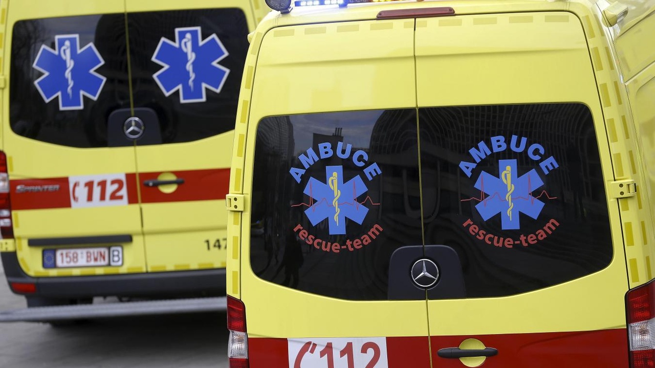 Le drame évité de justesse en Flandre : trois jeunes filles blessées par la chute d’une bannière dans un festival, deux d’entre-elles conduites à l’hôpital !