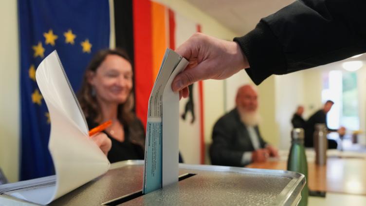 Allemagne: deux scrutins régionaux à haut risque pour le chancelier Friedrich Merz, déjà très fragilisé
