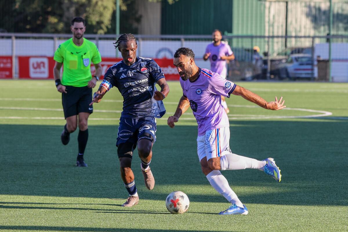 Fréjus/Saint-Raphaël bat Andrézieux dans la douleur (2-0)