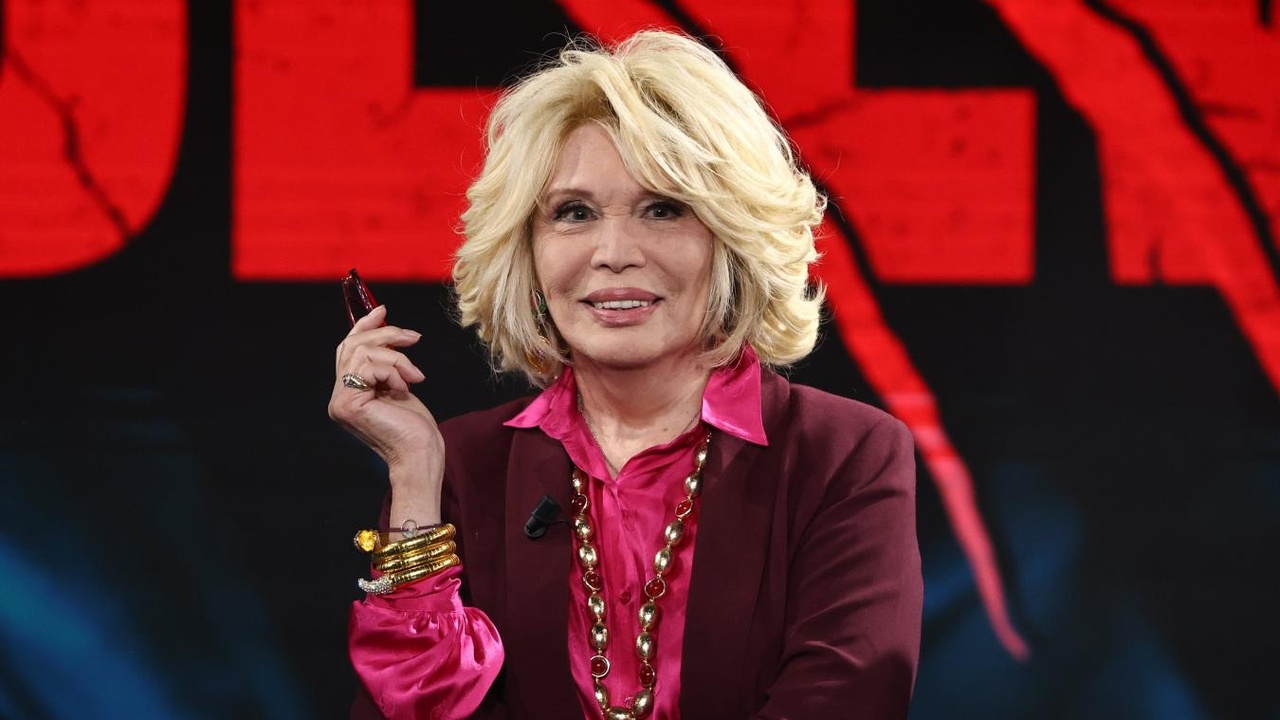 « Je suis flattée… » : Amanda Lear accuse Miley Cyrus d’avoir plagié une de ses chansons