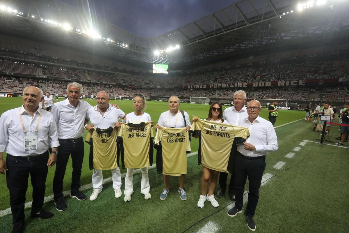 Dix ans après, l’OGC Nice et ses supporters ont rendu un vibrant hommage aux 86 victimes du 14-Juillet, sur la promenade des Anglais et pendant le match face au Mans