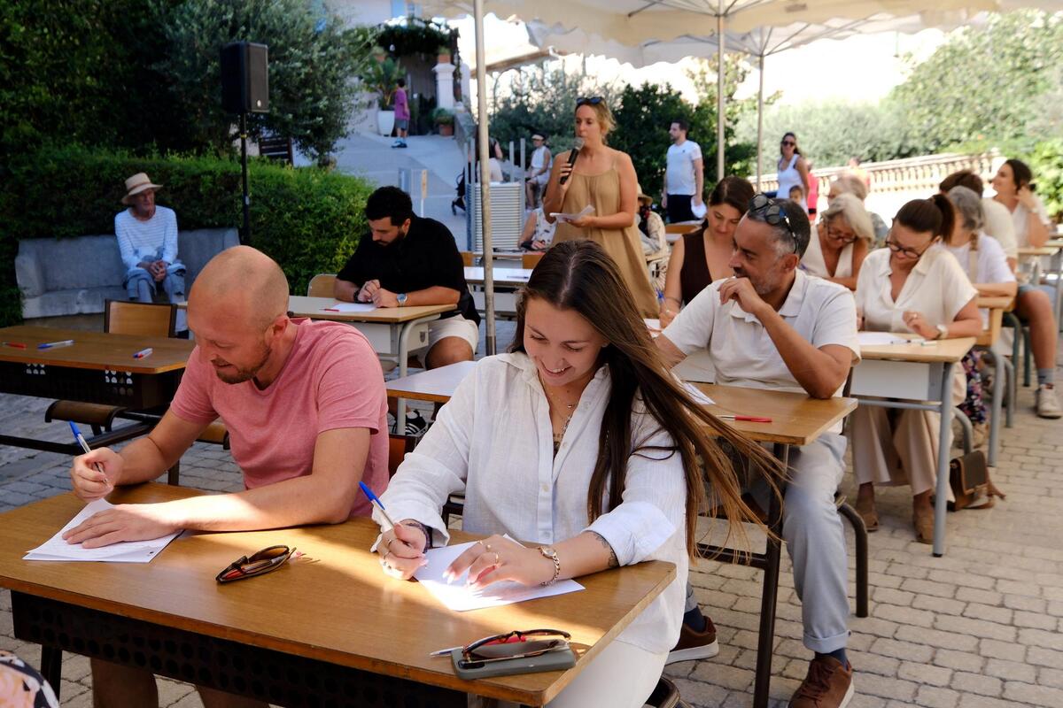« Ça m’a rappelé des souvenirs lointains » : à Mougins, la dictée du certificat d’études met les participants au défi… Et nous aussi