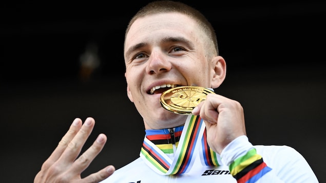 Remco Evenepoel devient quadruple champion du monde du contre-la-montre à Montréal