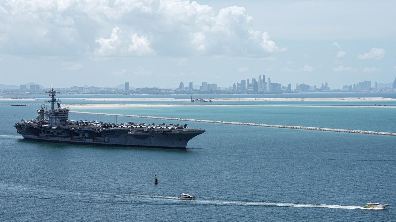 Après 286 jours en mer et une escale à Pattaya, le porte-avions américain Abraham Lincoln quitte la Thaïlande