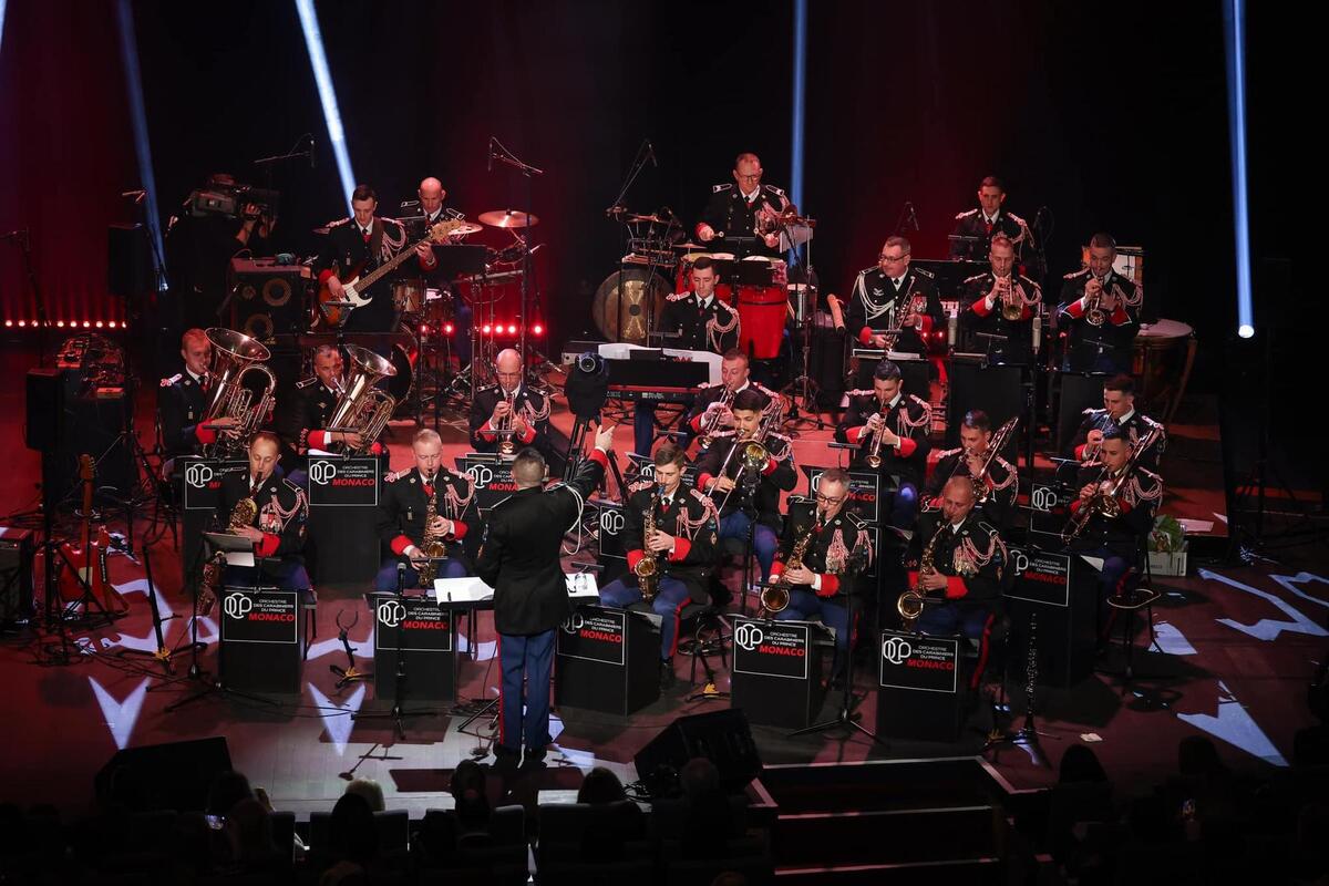 Une centaine d’artistes invités, un répertoire XXL : découvrez le programme de la soirée du 60ᵉ anniversaire de l’orchestre des carabiniers du Prince