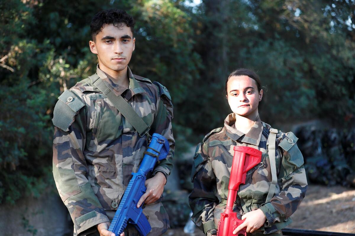 « C’est l’armée, il ne faut pas s’attendre à ce que les instructeurs nous fassent des bisous avant de dormir » : Paul, jeune appelé, se confie sur ses premiers jours de service national dans le Var