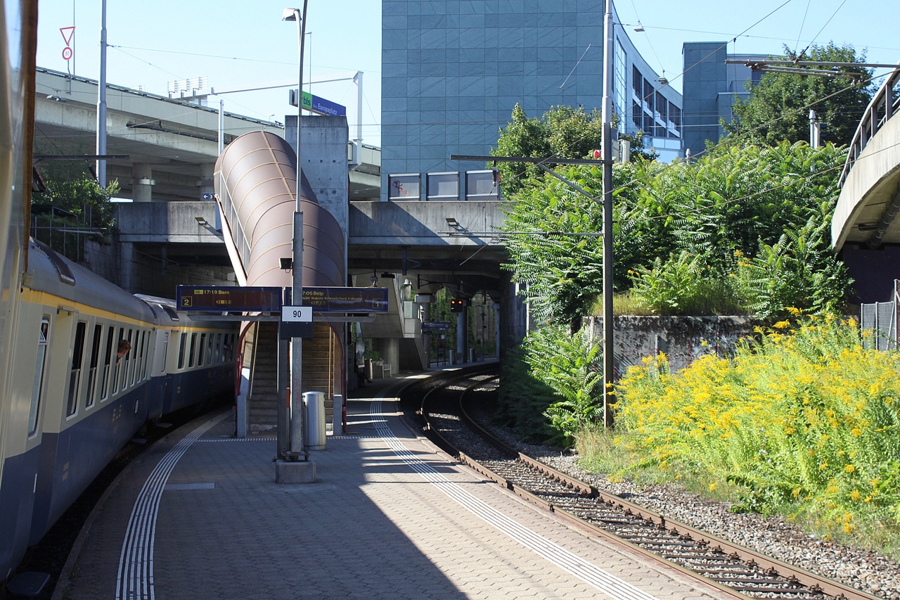 Drame ferroviaire à Berne: Un adolescent meurt percuté par un train près des quais