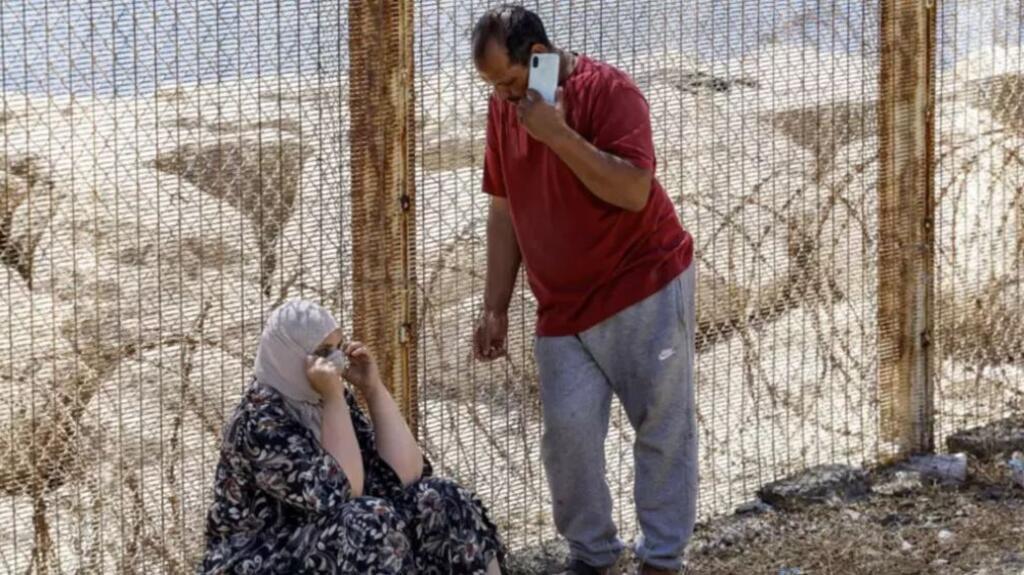 À la Une: un mois après la crise de Ceuta, les jeunes migrants marocains attendent toujours