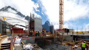 Montagne. Le chantier du siècle : ravagé par un incendie en 2018, le téléphérique des Grands Montets renait de ses cendres