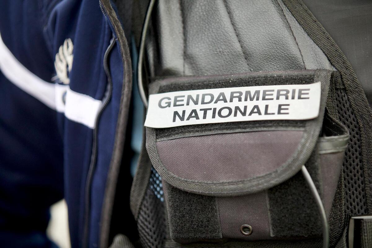 Il frappe un automobiliste au visage, l’oblige à reconnaître ses torts face caméra puis force un barrage de témoins près de Nice