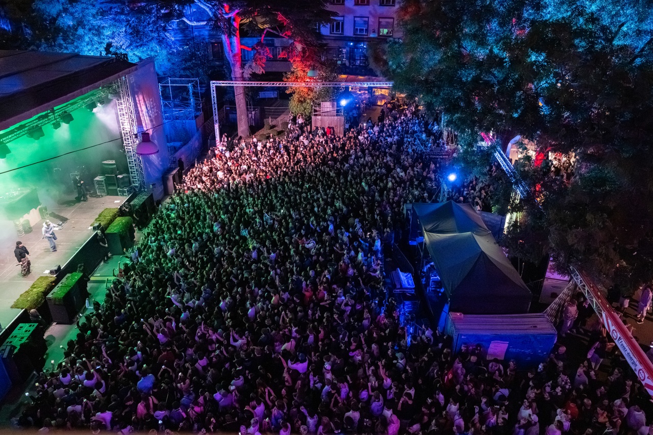 Retour de concert: Dimanche, A6el étoilé dans la foule de Label Suisse