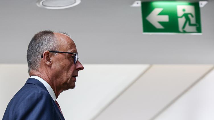 Allemagne: après un "désastre" électoral pour Merz, l'extrême droite évoque son "crépuscule"
