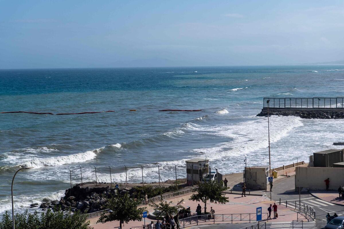Un Marocain rejoint la péninsule ibérique depuis Ceuta en s’accrochant sous le car d’une équipe de foot