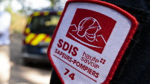 Haute-Savoie. Dramatique accident au bord du lac d'Annecy : un motard tué, le passager blessé grave et 150 personnes attroupées