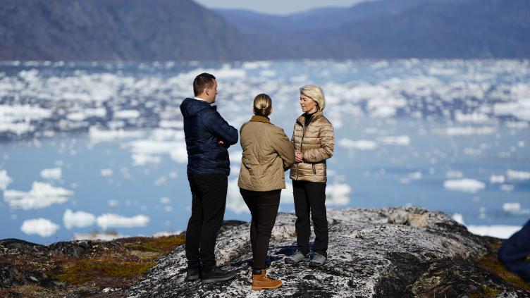Au milieu des icebergs, trois dirigeants unis pour le Groenland
