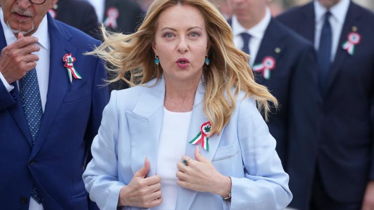 Italie: Giorgia Meloni veut interdire le voile intégral à l'école et limiter le nombre d'élèves étrangers par classe