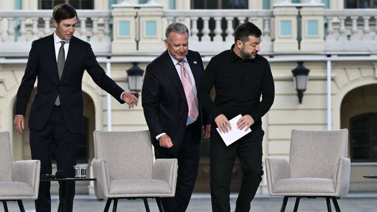 Guerre en Ukraine : après Moscou puis Kiev, Witkoff et Kushner remontent dans le train... beaucoup de diplomatie mais aucune percée