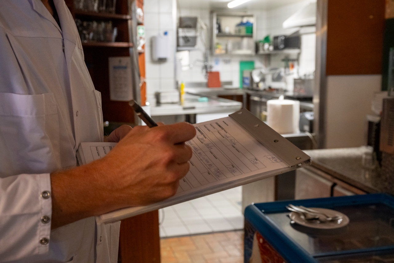 3000 contrôles par an: Ce que les inspecteurs vaudois trouvent vraiment dans les cuisines des restaurants