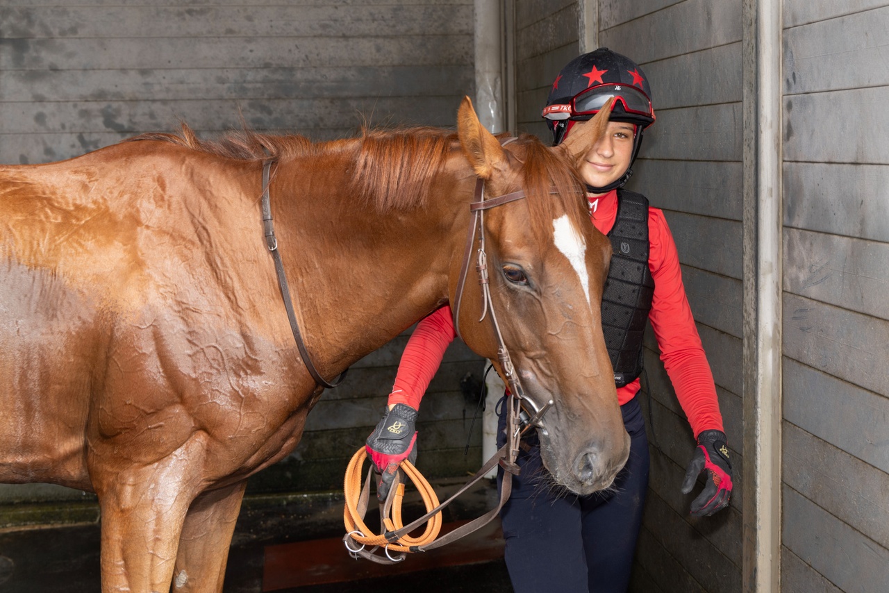 Un métier pas comme les autres: À 15 ans, elle quitte famille et école pour devenir jockey en France