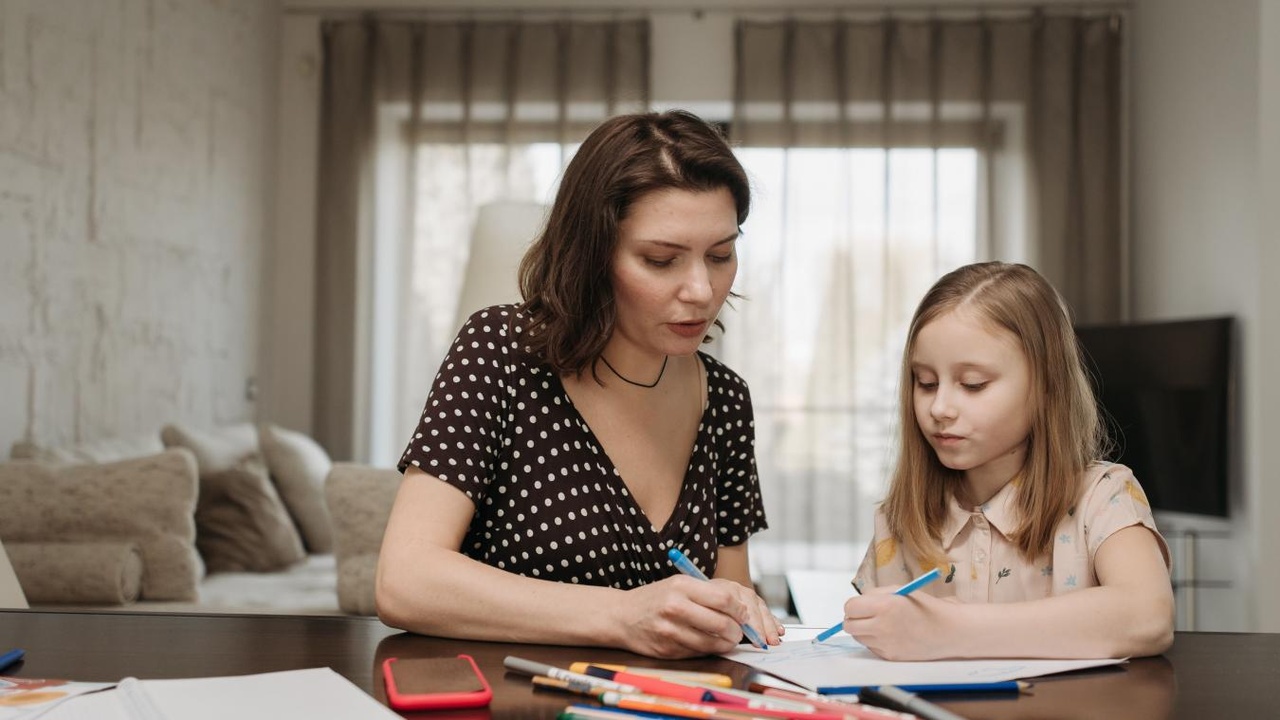 Réussir à l’école sans prendre des cours particuliers à la maison, mission impossible ? « Pour certains élèves, l’école ne suffit pas »