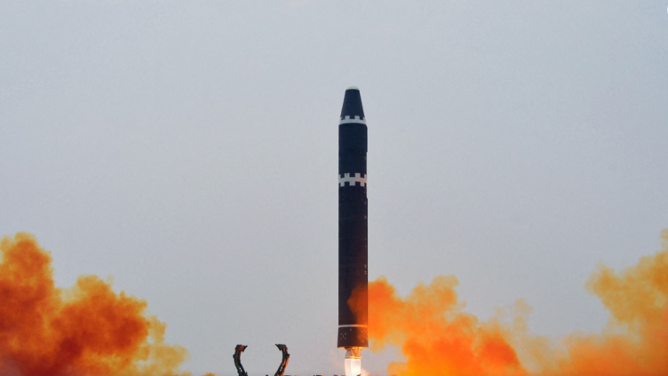 "Une menace pour la paix et la sécurité": la Corée du Nord tire deux missiles "d'un nouveau type" vers la mer du Japon