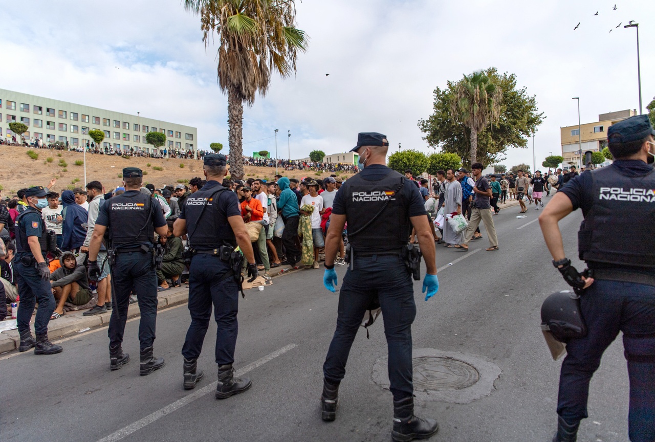 Crise migratoire: Vingt et un migrants expulsés de Ceuta après des jets de pierres