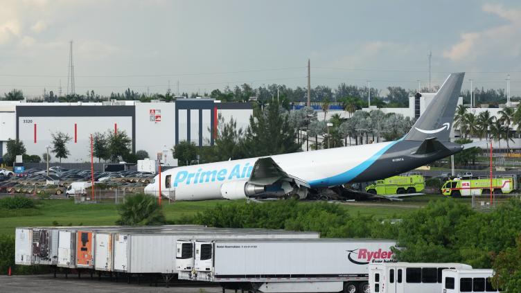 Ce que l'on sait de l'accident d'un avion-cargo d'Amazon sorti de piste à Miami qui a fait au moins 5 morts