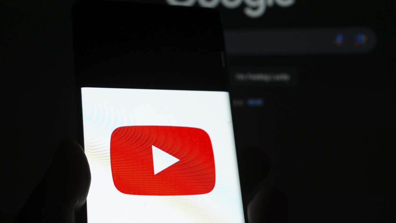 Le petit Mike, 9 ans, ruine son père pour devenir une star de Youtube : « Sa logique était simple, plus d’argent signifie plus de vues »