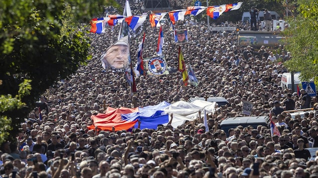 Des milliers de personnes rassemblées à Belgrade pour les obsèques de Ratko Mladic