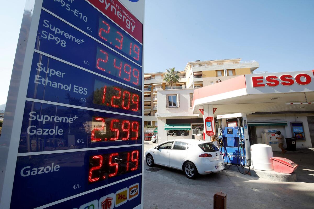 Flambée des prix du carburant : est-il plus avantageux de faire son plein en Italie ou dans les Alpes-Maritimes ? On a comparé pour vous