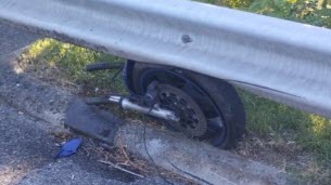 Isère. La moto a été cisaillée en deux : percutée après un doigt d’honneur, une motarde frôle la mort