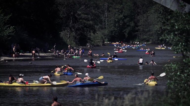 "C’est du surtourisme caractérisé, il faut moins de kayaks pour retrouver une situation apaisée": notre investigation embarque dans la descente de la Lesse