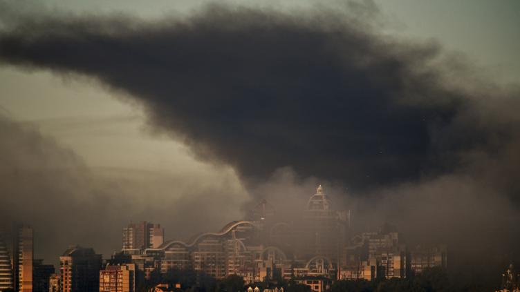 Ukraine: sept morts dans des frappes russes, des infrastructures de transport visées