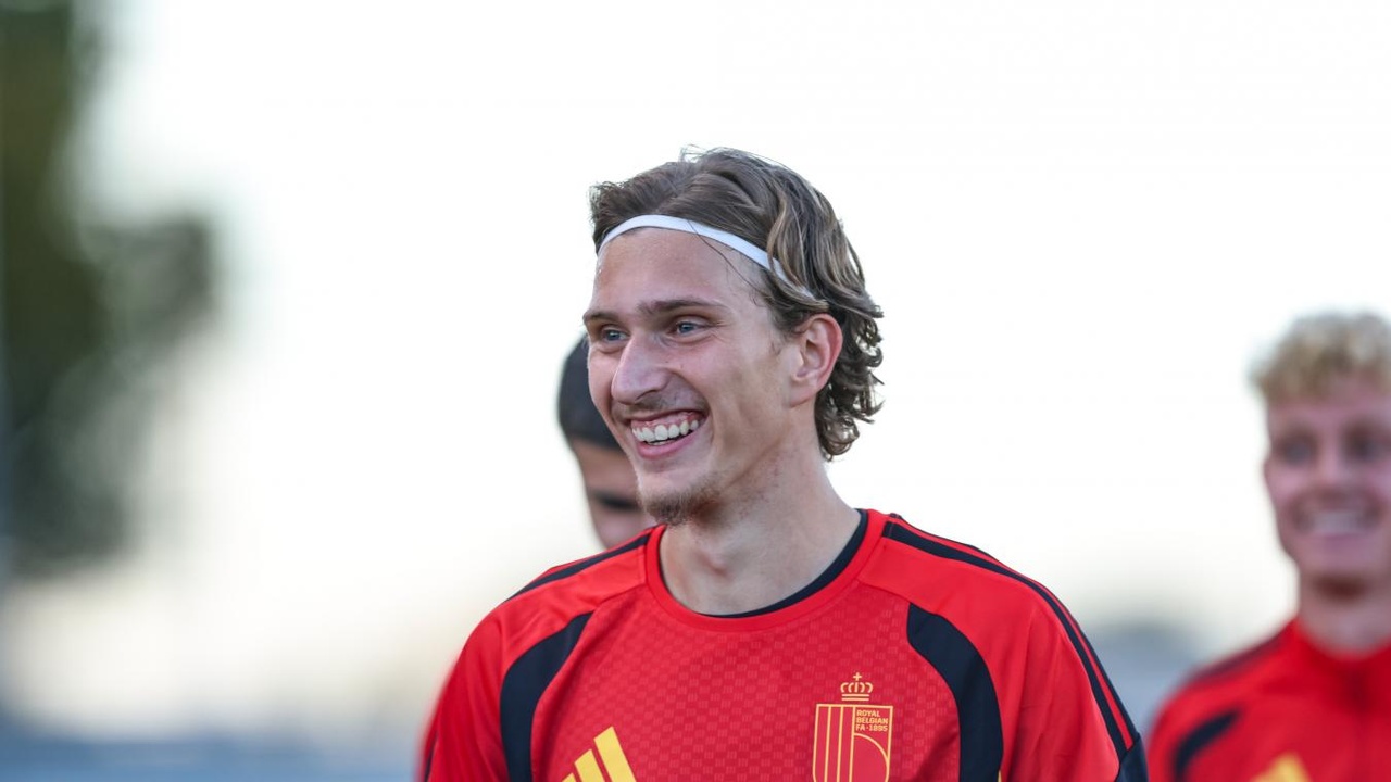 Doku absent, nouveau statut et confiance de Van Bommel : toutes les planètes sont alignées pour l’envol de Mika Godts chez les Diables rouges