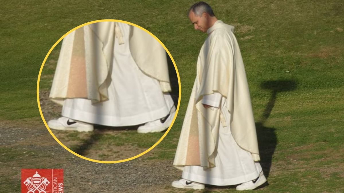 Is image of Pope Leo XIV wearing Nike sneakers real?